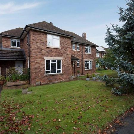 Near Chester, Hawarden Екстериор снимка