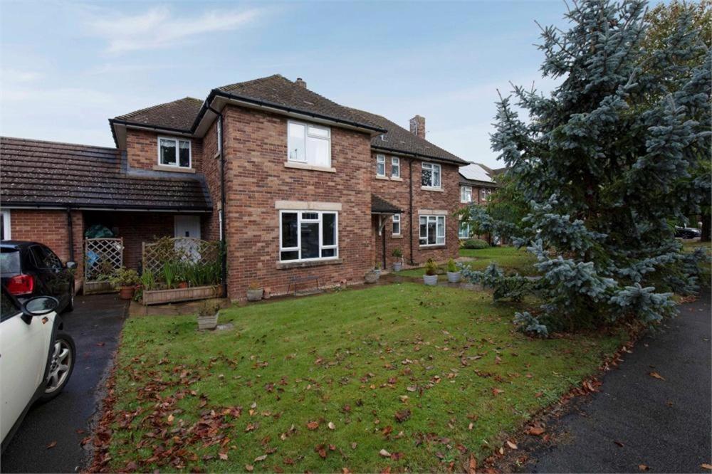Near Chester, Hawarden Екстериор снимка